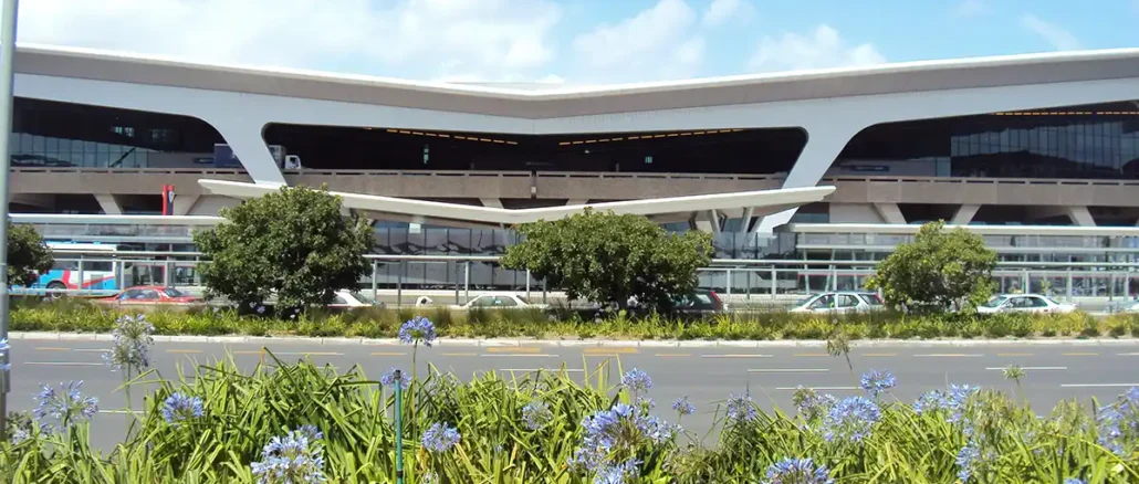 cape town international Cape Town International Airport is Africa's 3rd largest airport.